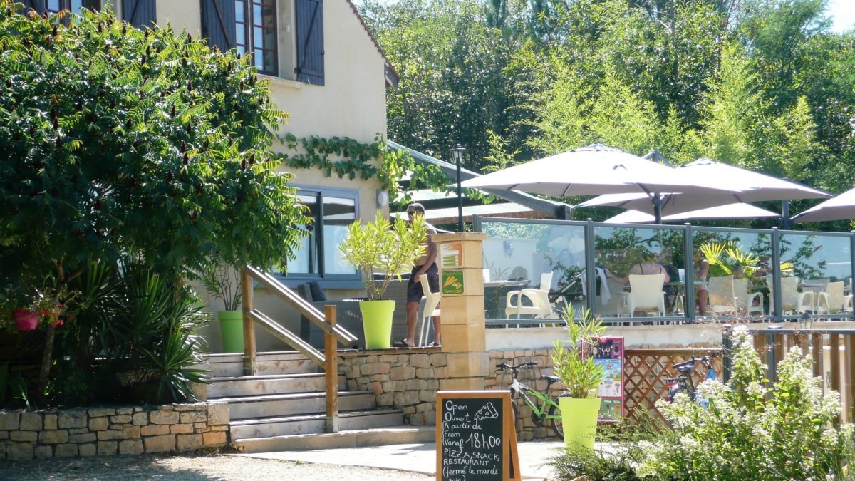 Campsite Les Charmes - Saint-André-d'Allas, Dordogne, France