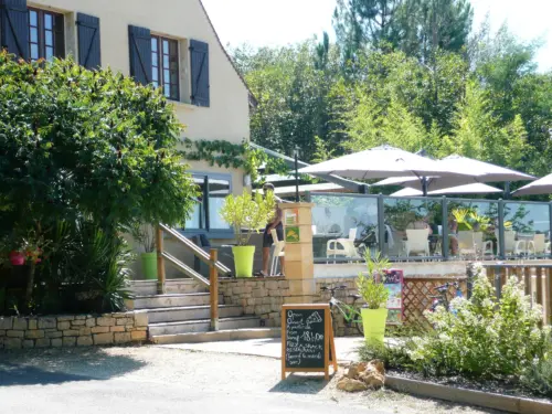 Campsite Les Charmes - Saint-André-d'Allas, Dordogne, France