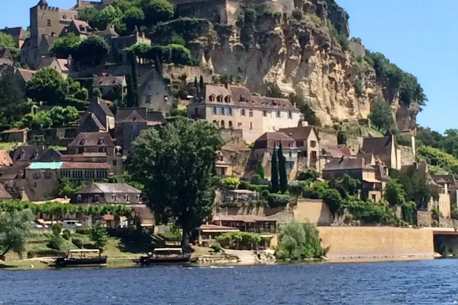 Campsite Les Charmes - Saint-André-d'Allas, Dordogne, France