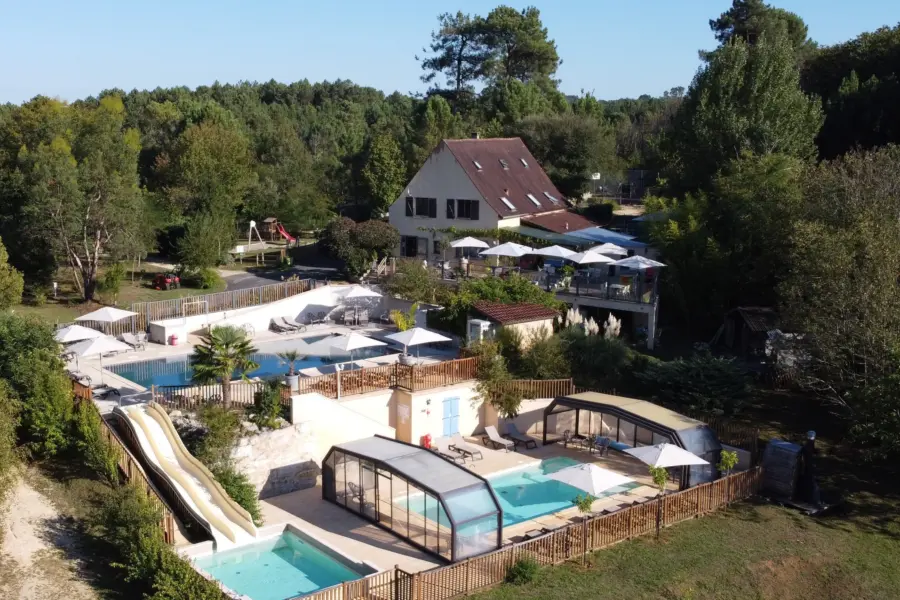 Campsite Les Charmes - Saint-André-d'Allas, Dordogne, France